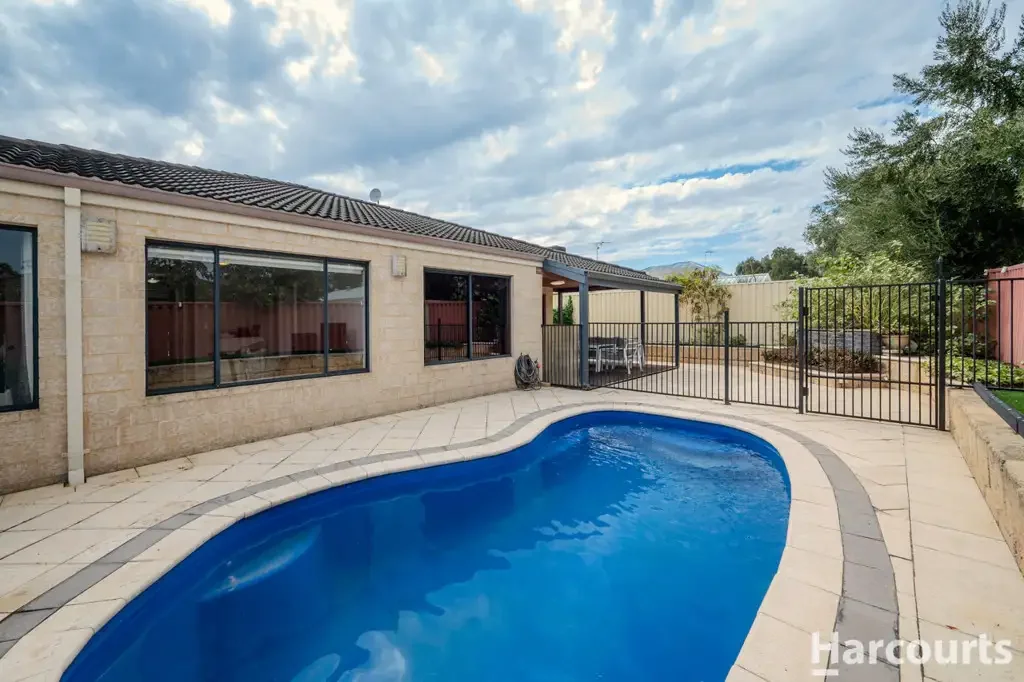 Family Entertainer with Theatre, Pool & Solar Savings!