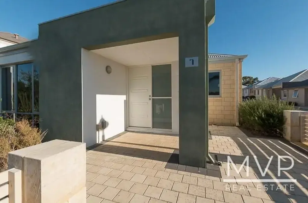 3 X 2 HOME IN GREAT LOCATION!!