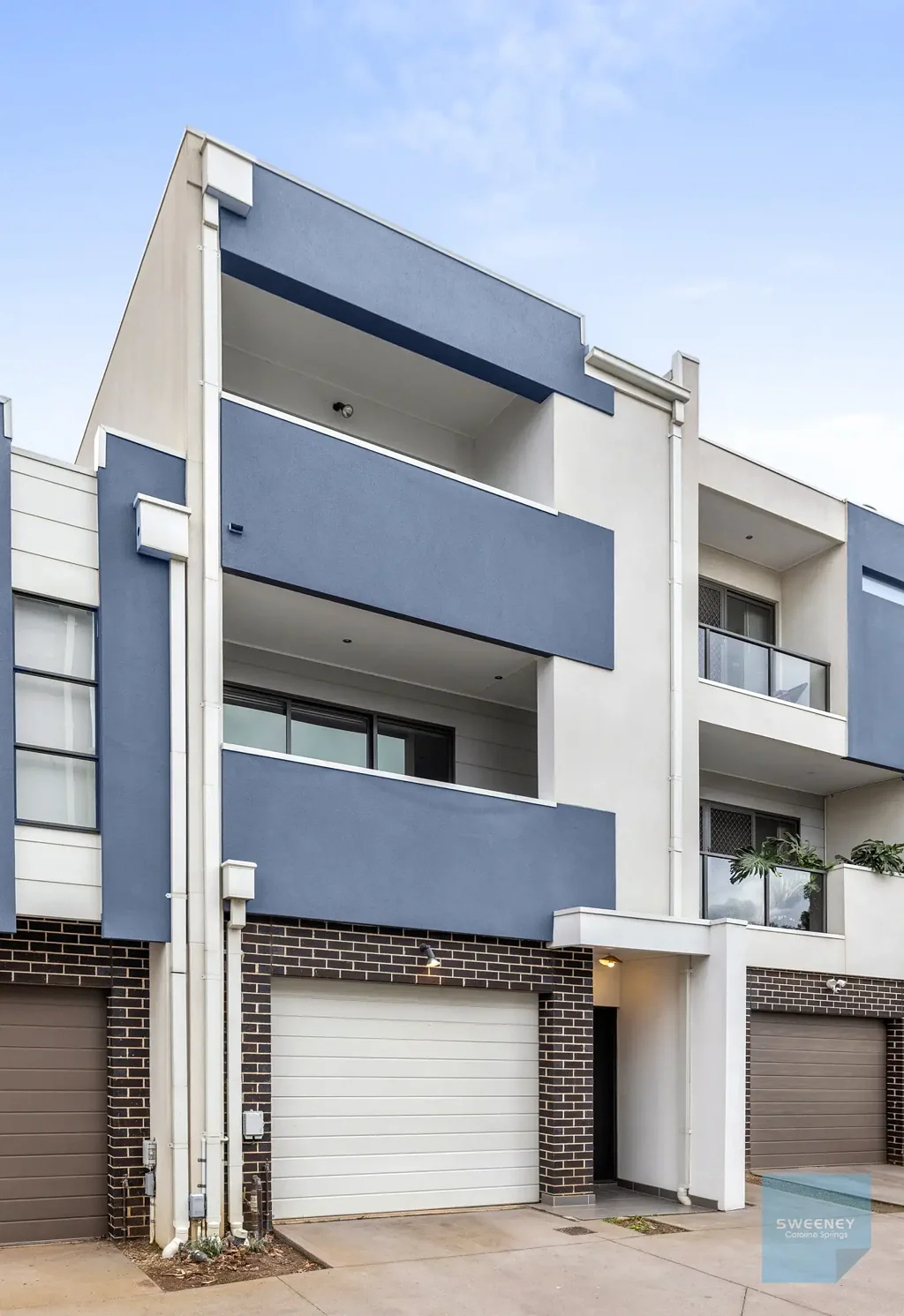 Caroline Springs 3房 黄金地段的低维护高品质生活 Impressive Low-Maintenance Living in a Prime Location