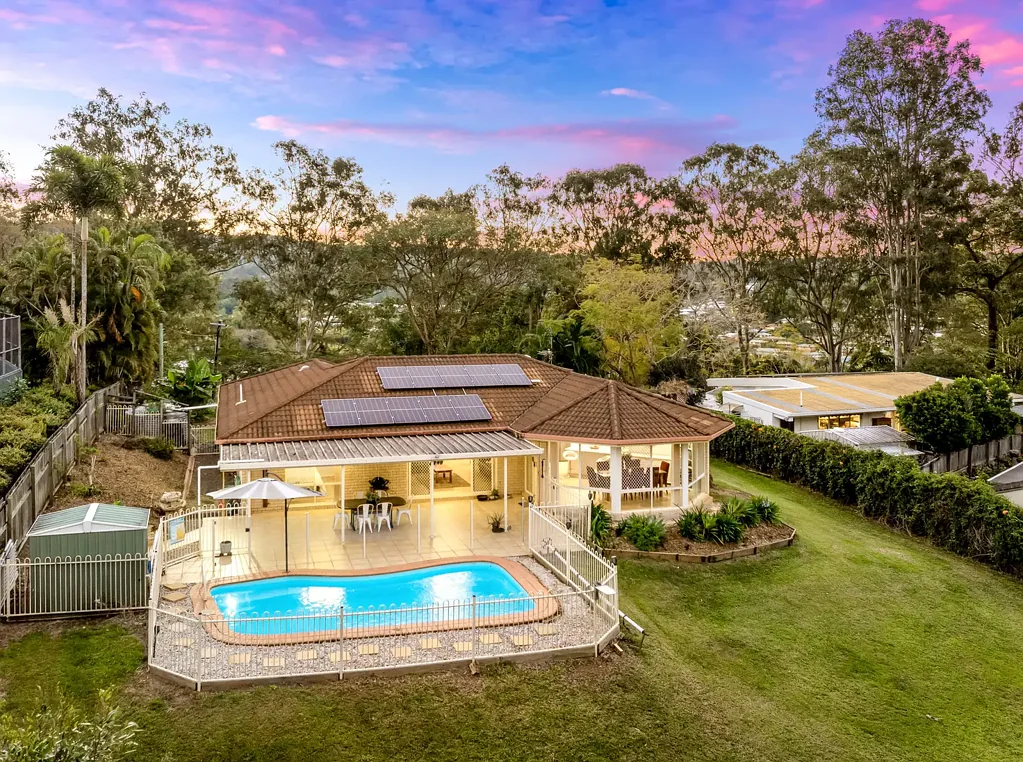 1 Hall Court, Burnside, QLD 4560