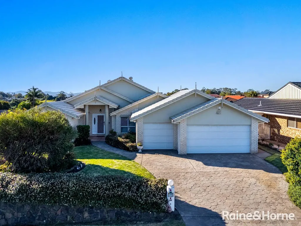 Goonellabah 5Zimmer Light-Filled Family Home with Triple Garage
