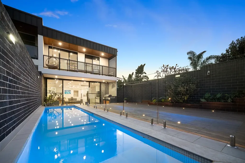 Chifley 5 Bedroom Modern Designer Home On 326sqm With Excellent Basement Level