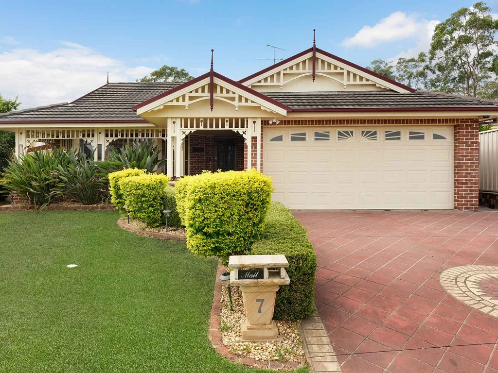 7 Gibbs Place, St Helens Park, NSW 2560