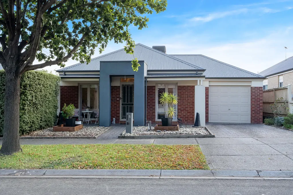 Craigieburn 3침실 BEAUTIFULLY PRESENTED FAMILY SANCTUARY IN MOUNT RIDLEY ESTATE