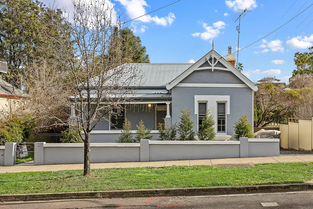 Tamworth 3Moenga Character Home in Convenient Location