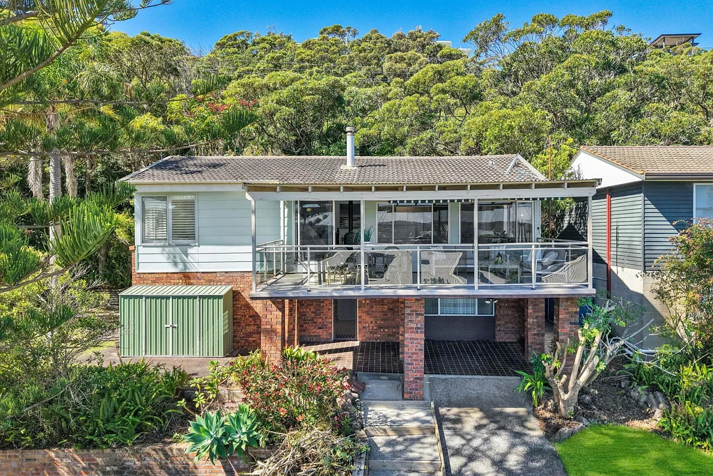 Coastal Family Home  - Rear laneway access