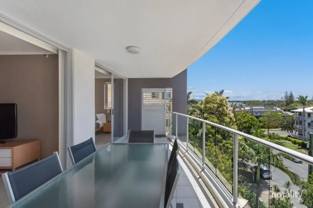 Surfers Paradise 3房  3 Bed, 2 Bath, 2 Car + Storage - Pet Friendly, House-Sized Living in the Heart of Surfers Paradise – Space, Lifestyle & Exceptional Value!