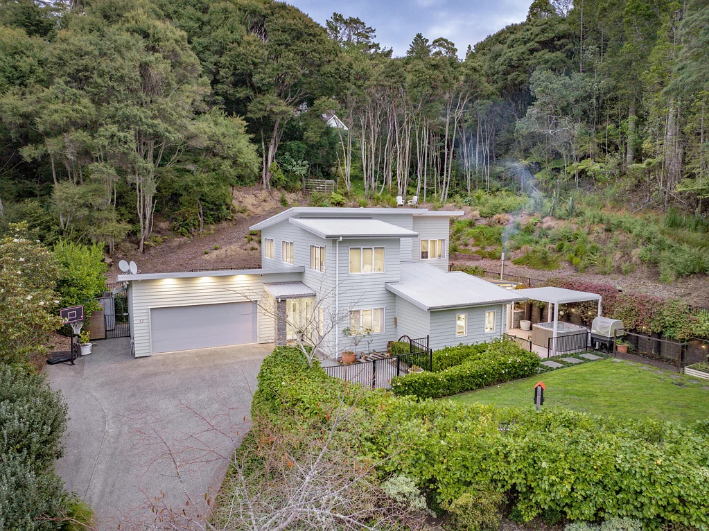 Arkles Bay 4房  One Home Secured, One To Be Sold