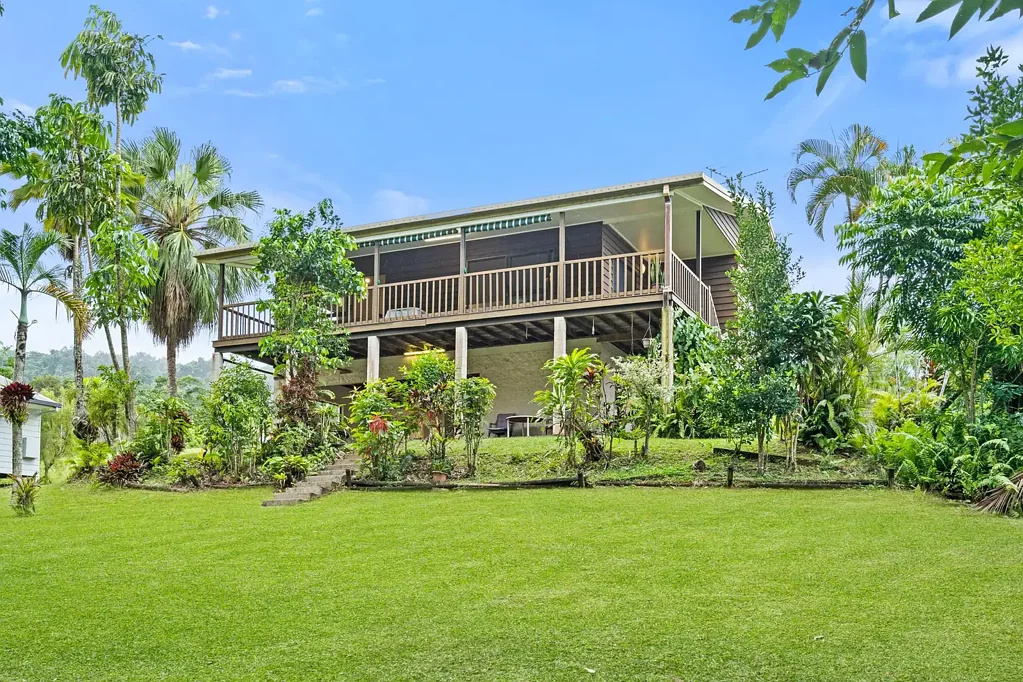 Brinsmead 3 Slaapkamer Elevated Brinsmead Living on Expansive 1,381m² Block