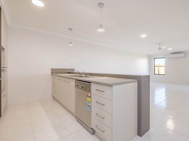 UNIT 2 5 DAVID ST, ARALUEN QLD 4570, 0房, 0浴, House