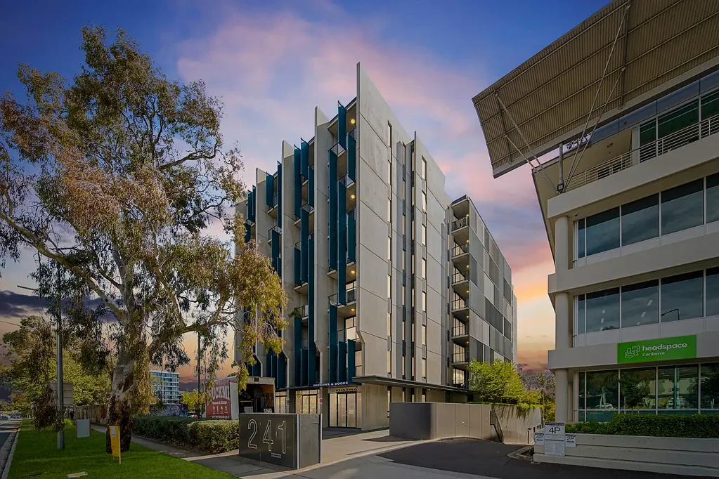 Lyneham 2ห้องนอน 7% Rental Yield, "Two" Many Possibilities