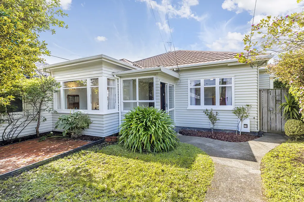 Mornington 3 Bedroom Space, Views and Endless Potential