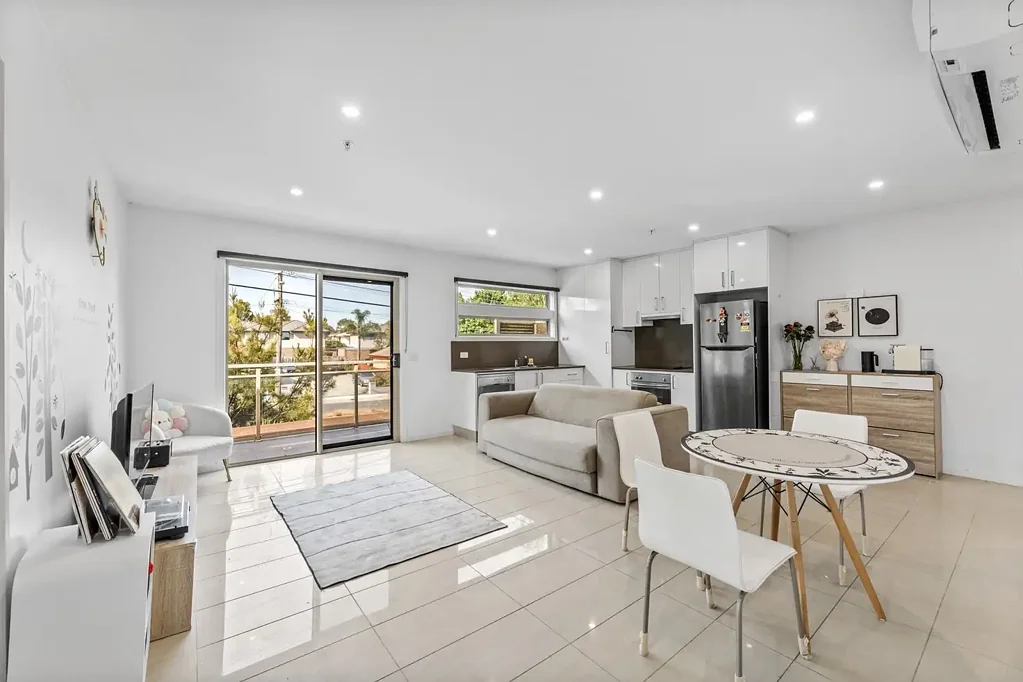 Burwood 2غرفة نوم Refined Elegance: A Modern Sanctuary in the Heart of Convenience