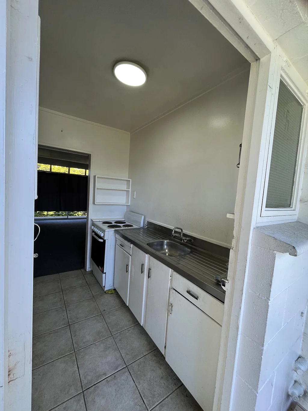 2-BEDROOM UNIT IN CENTRAL LOCATION FOR RENT - $550 PER WEEK