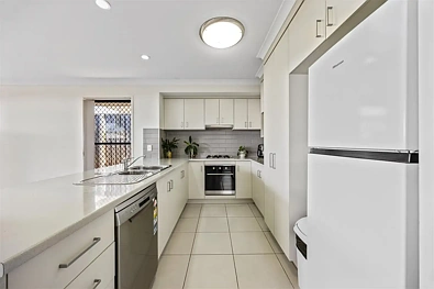 Kitchen - 15 Valhalla Street, Clinton, QLD 4680