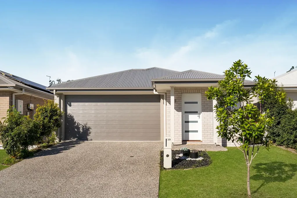 Collingwood Park 4部屋 MOVE IN READY - ONLY 2 YEARS OLD