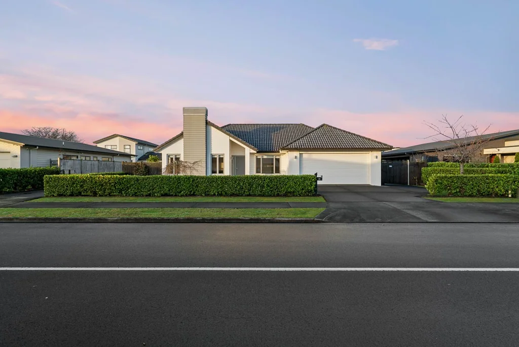 Karaka 4 Bedroom Bring Your Furniture!