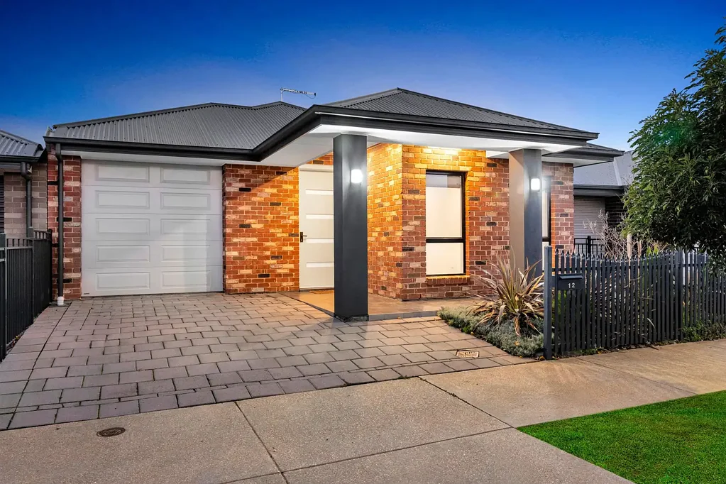 Munno Para 4ห้องนอน A Smart, Energy-Savvy Family Home in Munno Para