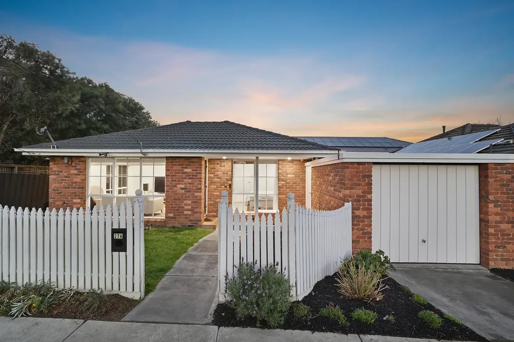 Doncaster East 3房 位于 Doncaster East 优越地段的现代家庭生活 Contemporary Family Living in a Prime Doncaster East Setting