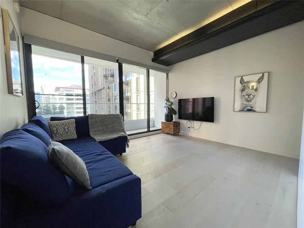 Sunday Apartments: Stylish One Bedroom Apartment in Southbank!