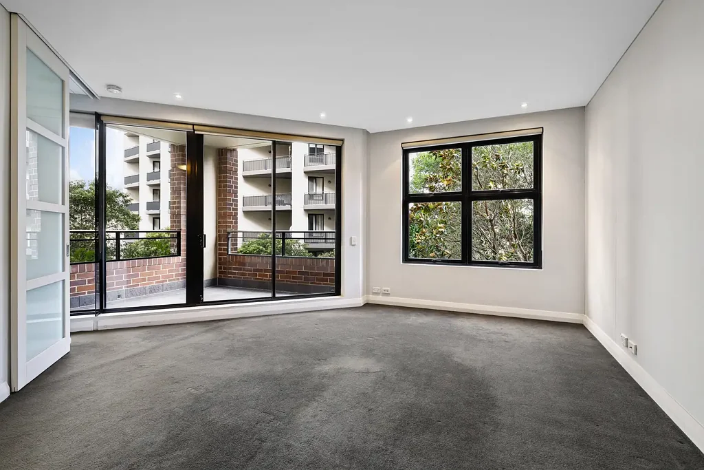 Modern Living in Sought After Watermark Plaza