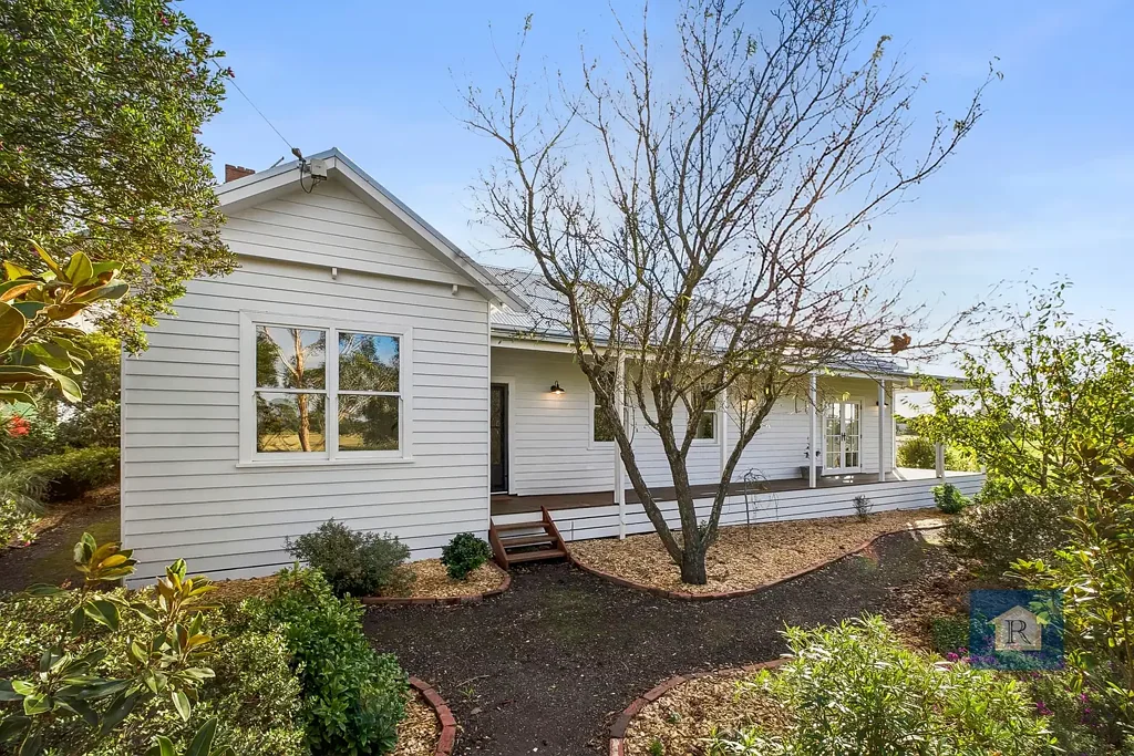 Cororooke 4房  Space, Style and Sweeping Rural Views…
