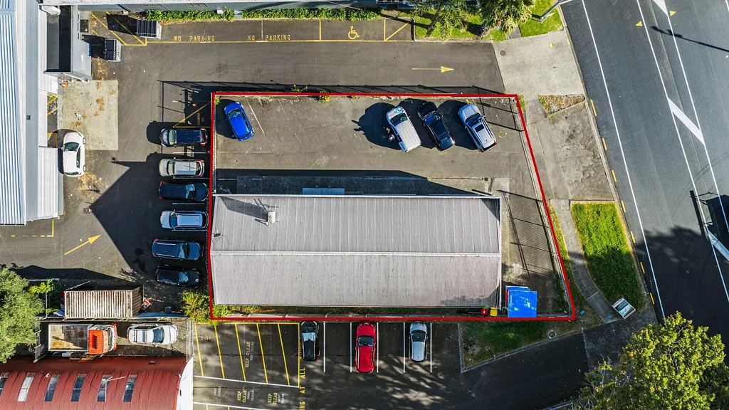 Takanini Freehold standalone trade retail