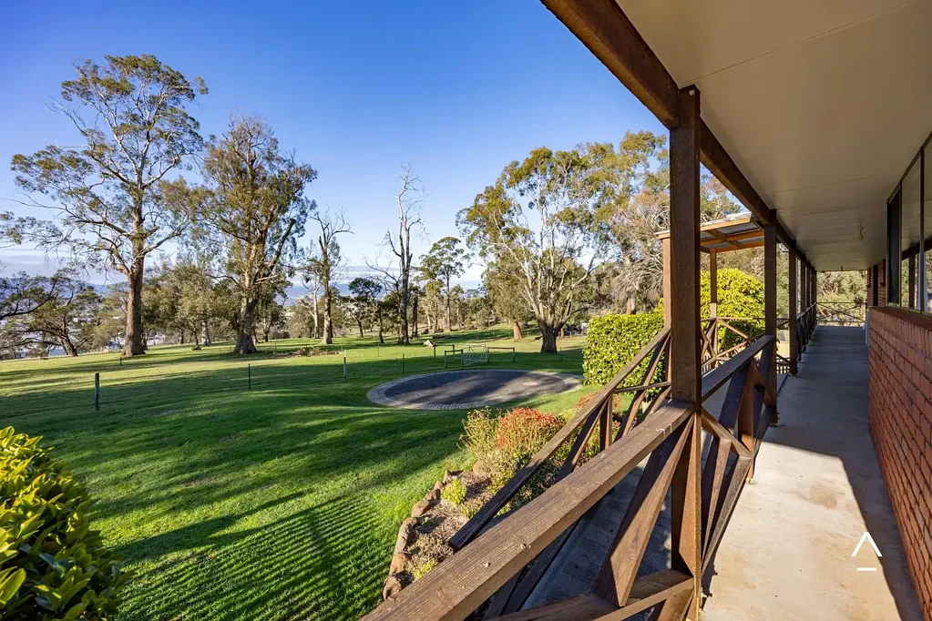 A Rare 5 Bedroom Lifestyle Opportunity with Space & Views