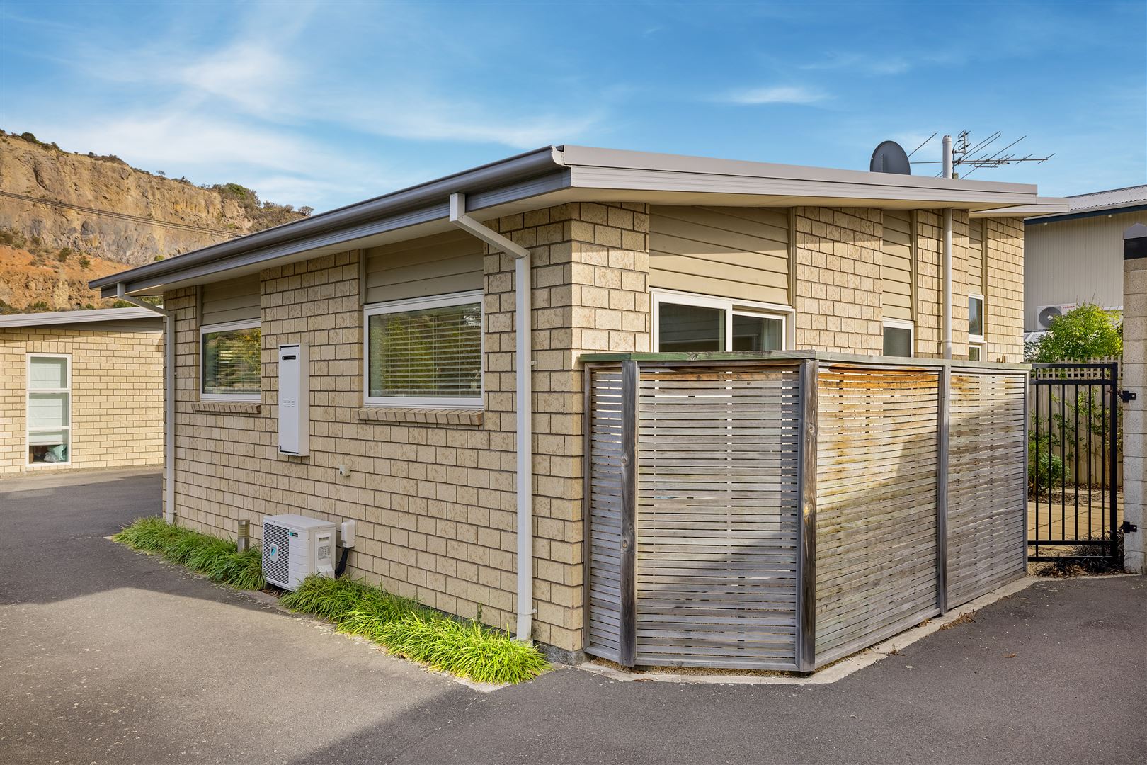 2/43 Main Road, Redcliffs, Christchurch, 2 Bedrooms, 1 Bathrooms