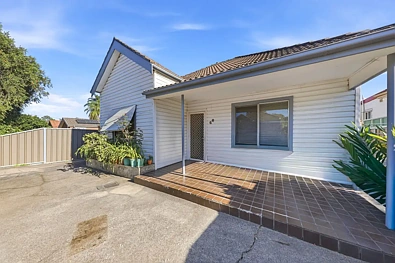 Auburn 4 Slaapkamer Ideal family home with lot of potential