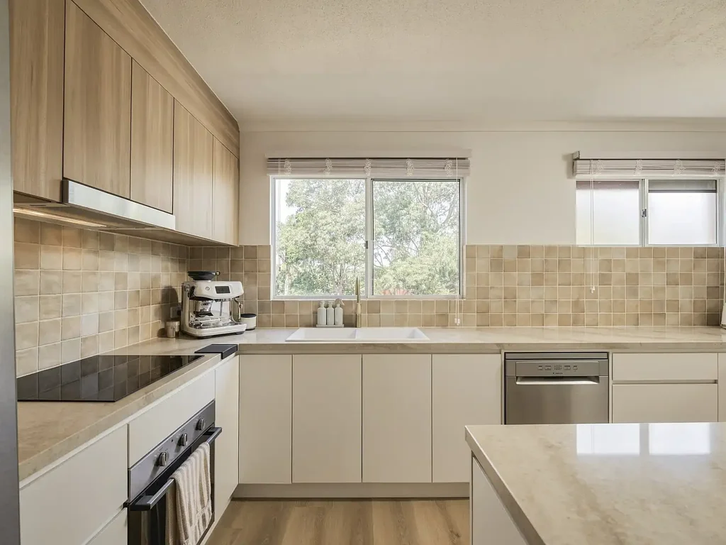 Mooloolaba 2房  Private, Renovated and Perfectly Positioned.