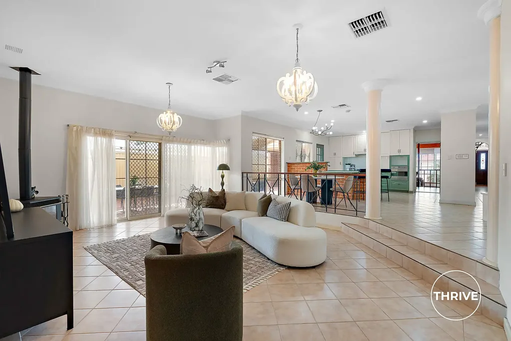 Jandakot 4Zimmer Grand Family Living with Three Bathrooms, Study, Theatre & Exceptional Entertaining!