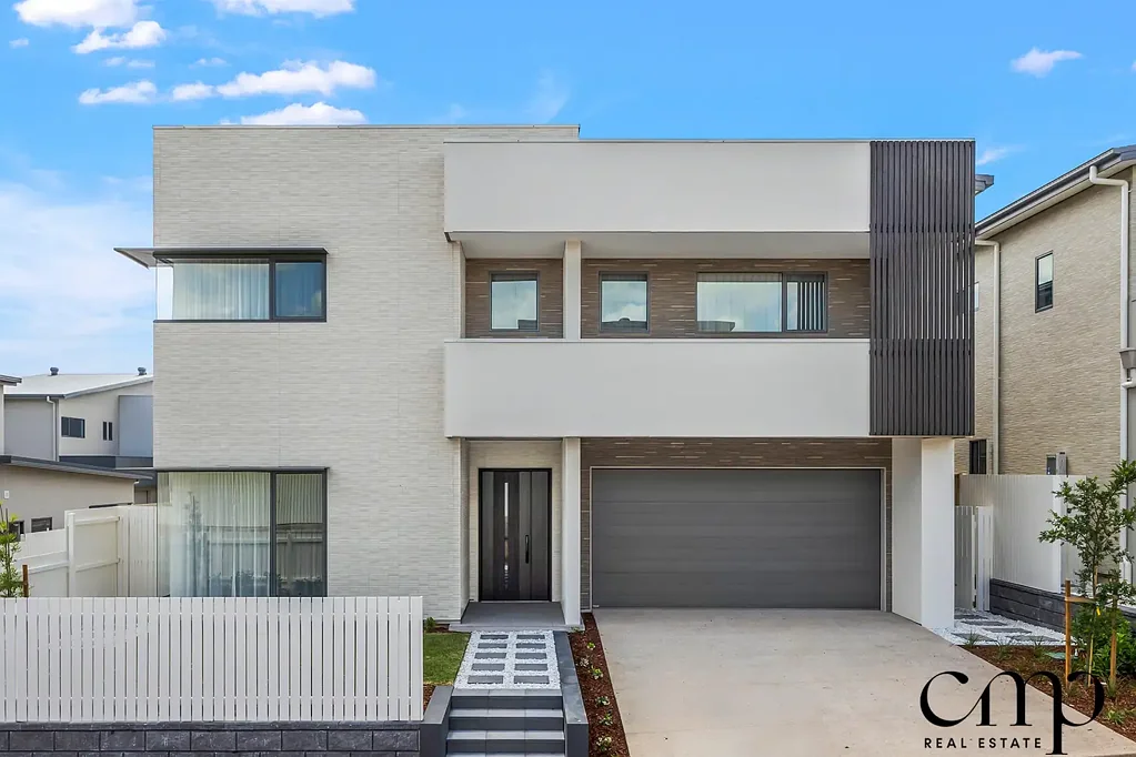 Brand-New Luxury Smart Home in Gledswood Hills' Prestigious Norman Estate!