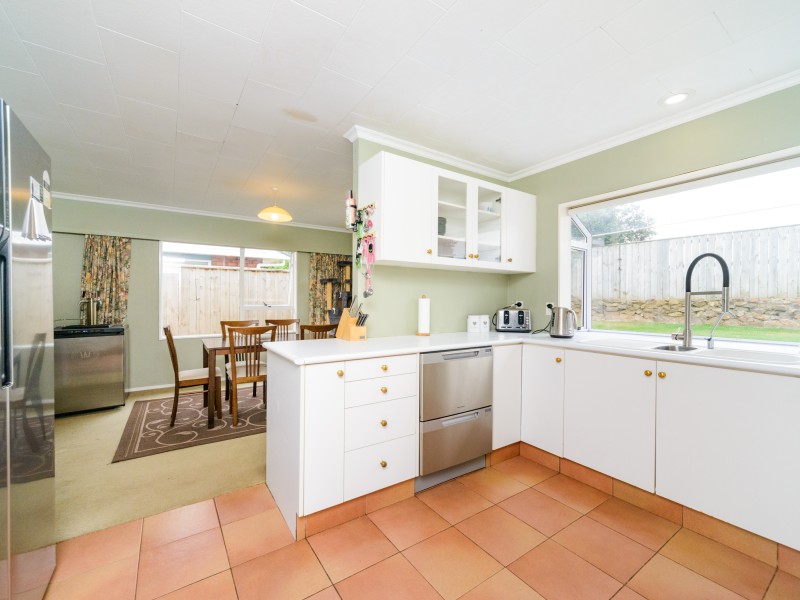 34 Meadowbrook Drive, Cloverlea, Palmerston North, 4 침실, 1 욕실