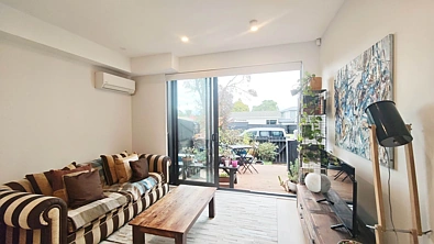 Modern Pet-Friendly Townhouse in a Prime Glenf...