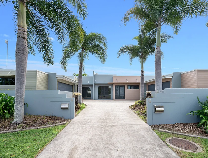 1&2/6 Whitehaven Drive, Blacks Beach, Mackay, 6 Schlafzimmer, 4 Badezimmer, Apartment