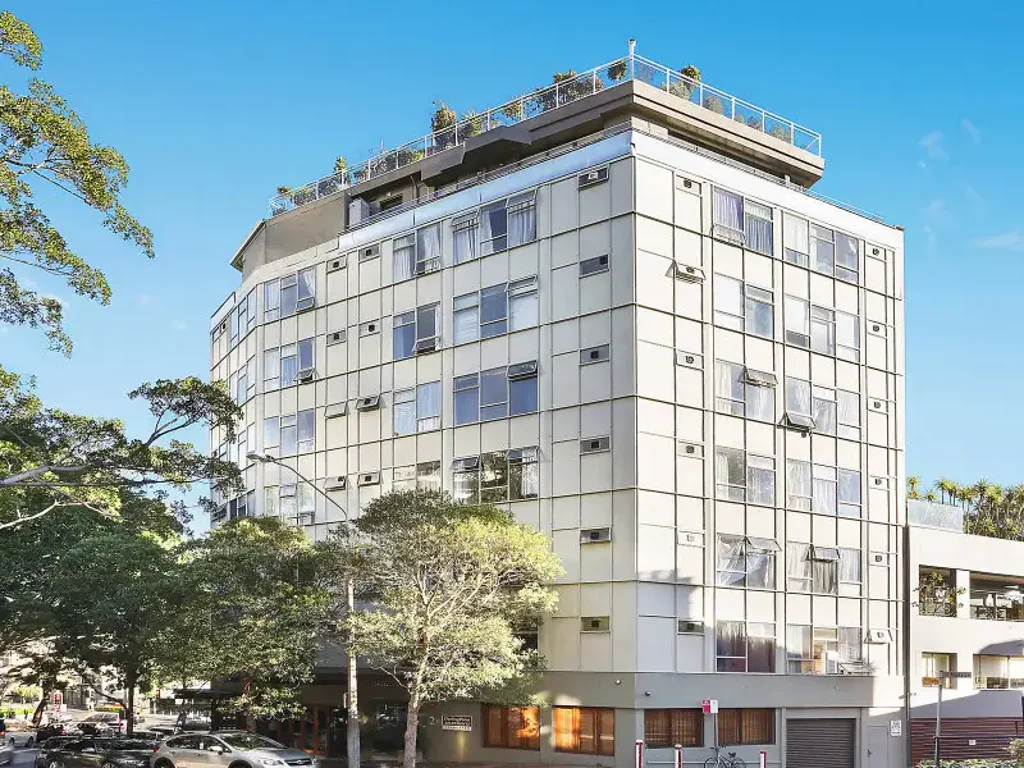 Light filled studio apartment with lift and rooftop terrace