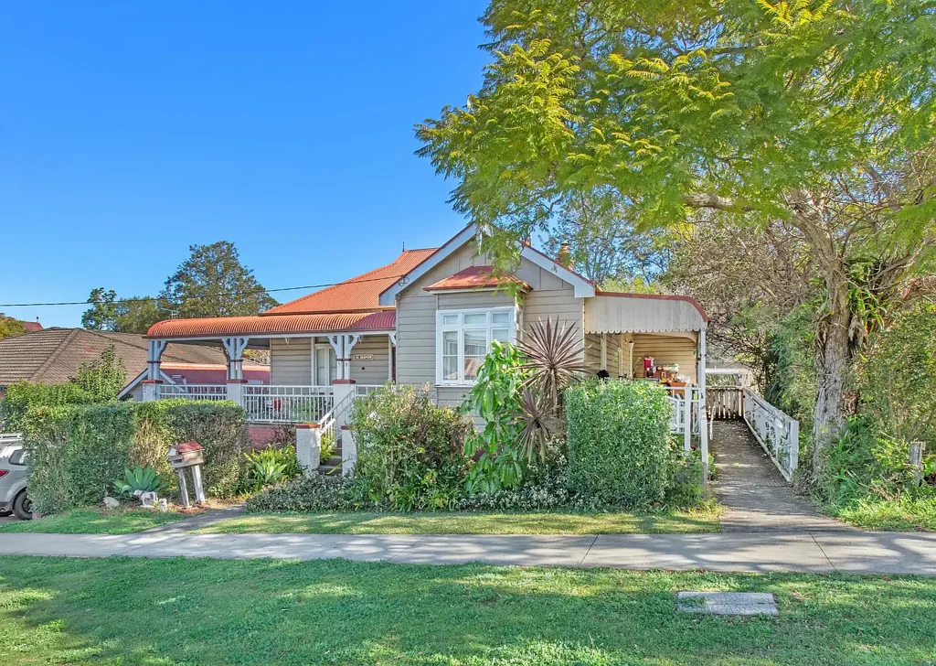 Taree 3ਬੈੱਡਰੂਮ St Quentin | Federation Home on 1321sqm | Two Titles in the CBD