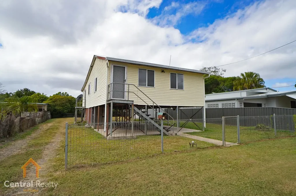 Mareeba 3બેડરૂમ HIGHSET HOME IN GREAT LOCATION