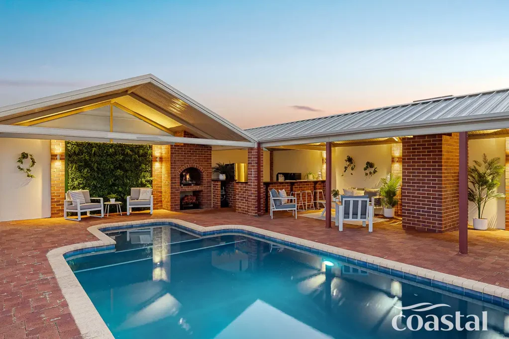 Secret Harbour 4ਬੈੱਡਰੂਮ Hamptons-Style Entertainer on Massive 1112sqm Block in Secret Harbour