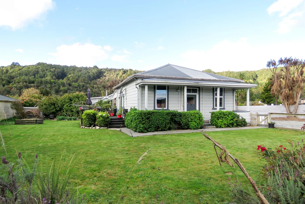 Reefton 3房  Home or Investment