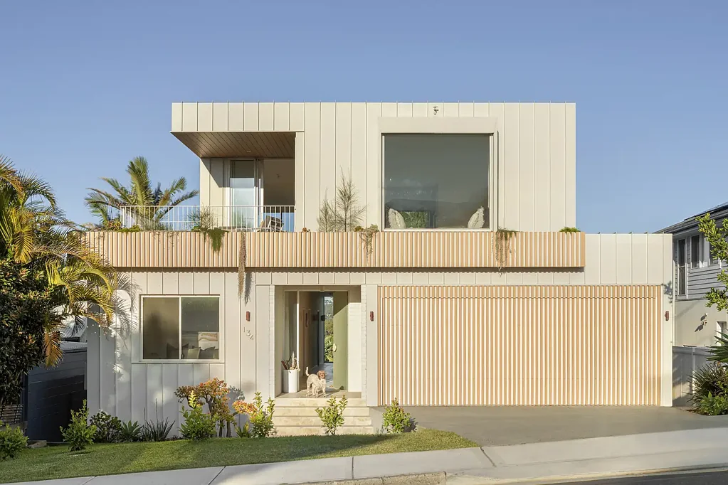 Mona Vale 5Moenga A refined coastal home with an architectural point of view
