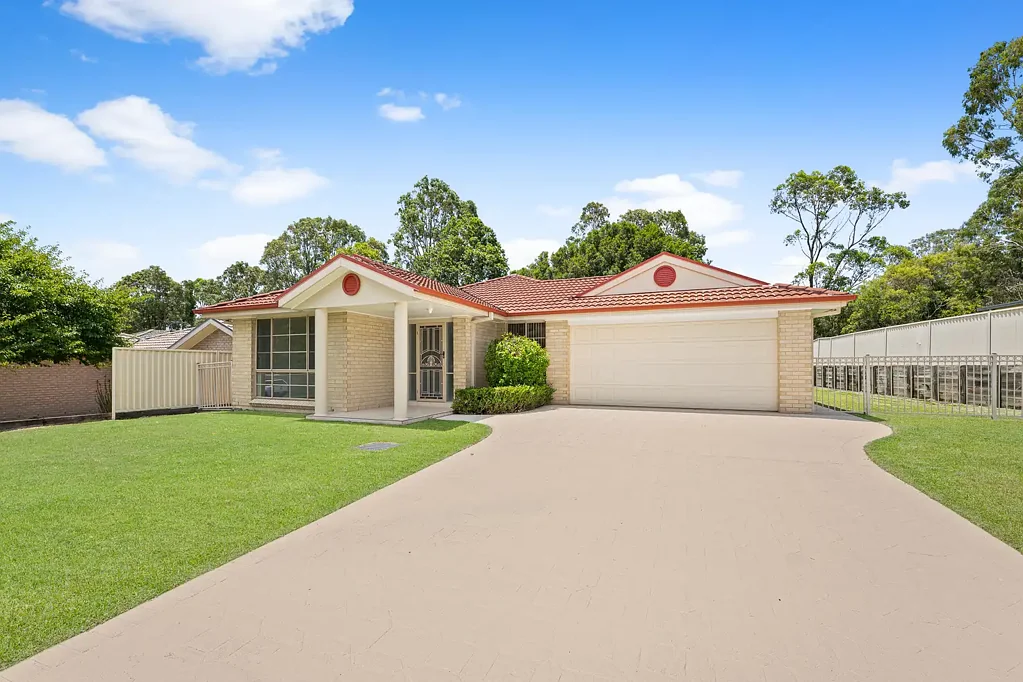 Raymond Terrace 4બેડરૂમ Family Living with Space, Style and Side Access!