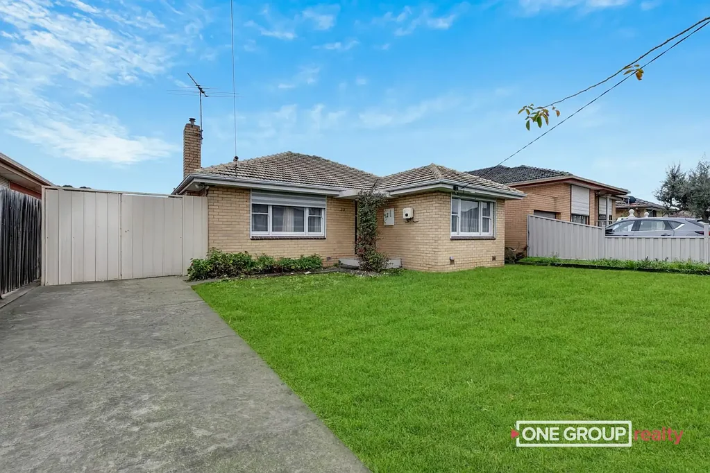 Comfortable Family Living with Large Backyard in Convenient Thomastown!