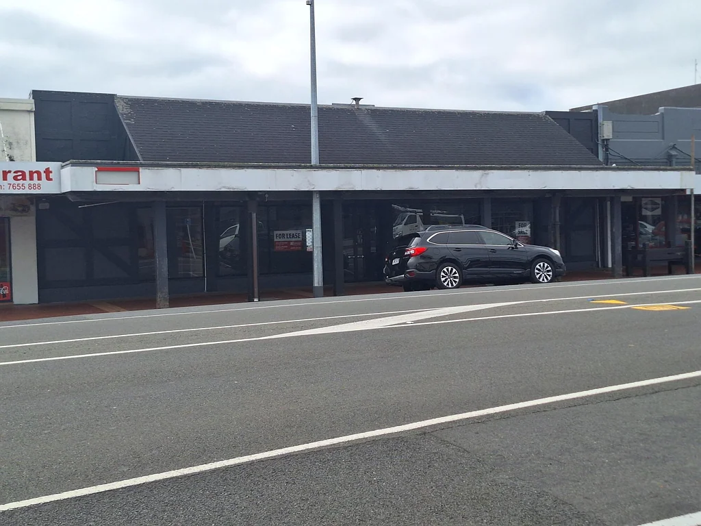Stratford  Retail premises with storage