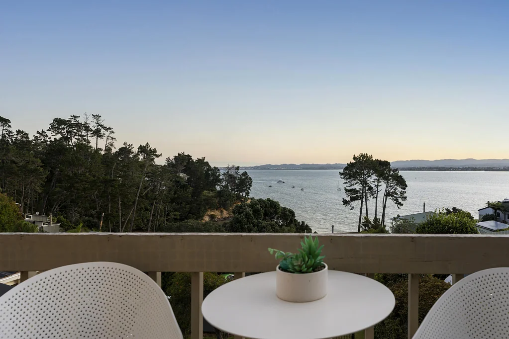 Beach Haven 3Zimmer Coastal. 26 Years Held. Don't Miss This One!