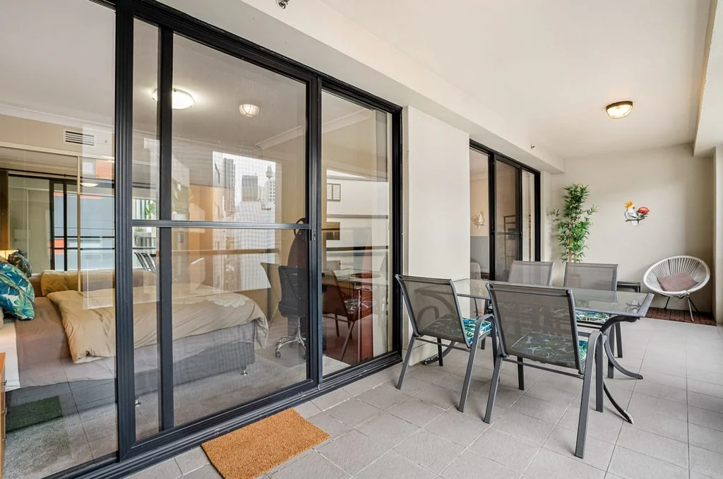 LARGE LUX APARTMENT + FULLY FURNISHED+AIR CONDITIONING + BALCONY + POOL + GYM