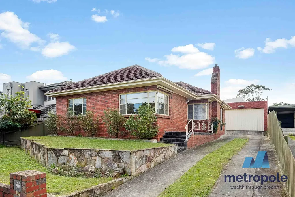 SPACIOUS RED BRICK HOME IN OUTSTANDING LOCATION