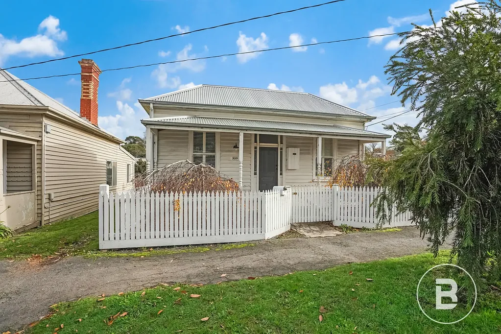 Black Hill 3Moenga RENOVATED PERIOD HOME IN SUPER CENTRAL LOCATION WITH REAR ACCESS