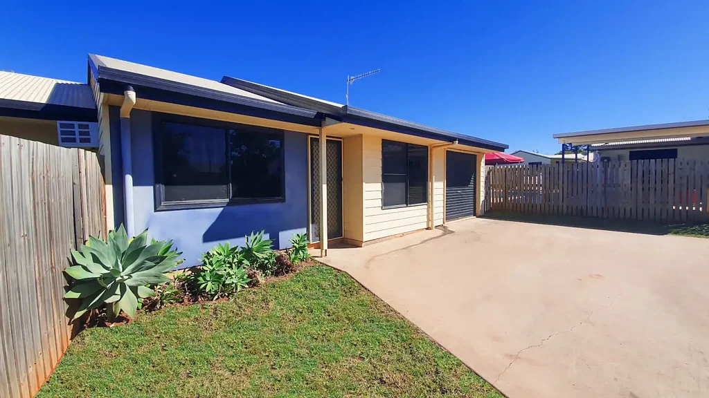 Moranbah 3chambre THE PERFECT INVESTMENT: LOW MAINTENACE, GREAT GOVERNMENT TENANTS, MODERN AND IN AN UNBEATABLE LOCALE!